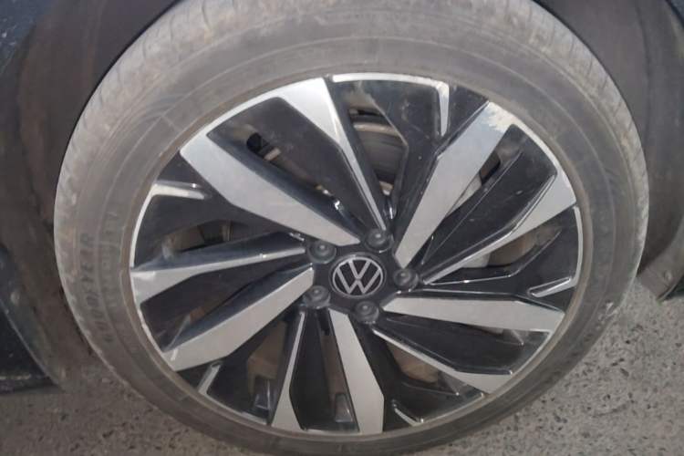 Used Volkswagen Passat 2021 330TSI Elite Edition Right Front Wheel Hub