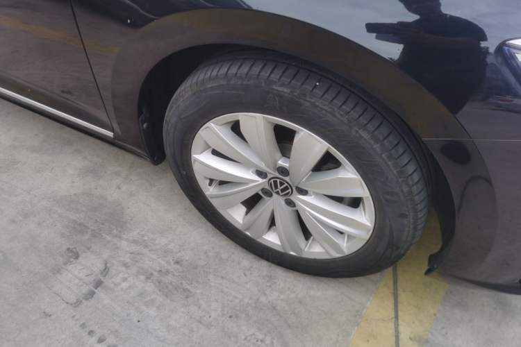 Used Volkswagen Passat 2021 330TSI Elite Edition Right Front Wheel Hub