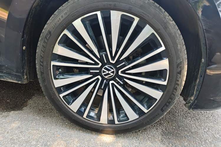 Used Volkswagen Passat 2021 330TSI Luxury Edition Right Front Wheel Hub
