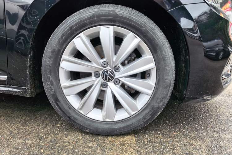 Used Volkswagen Passat 2021 330TSI Elite Edition Right Front Wheel Hub