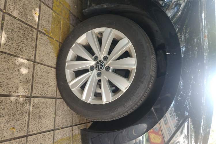 Used Volkswagen Passat 2021 330TSI Elite Edition Right Front Wheel Hub
