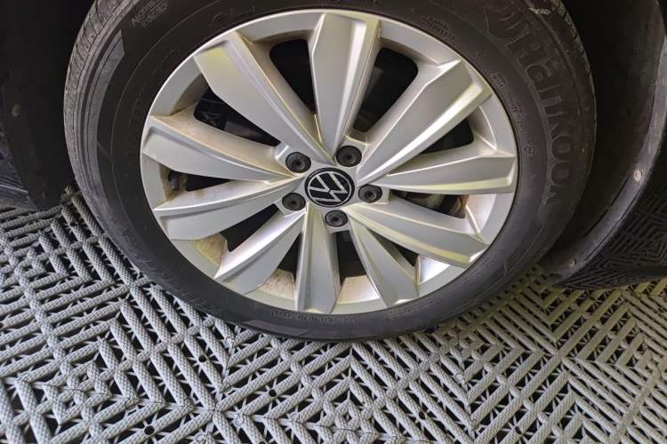 Used Volkswagen Passat 2021 330TSI Elite Edition Right Front Wheel Hub