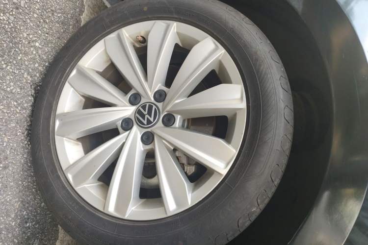 Used Volkswagen Passat 2021 330TSI Elite Edition Right Front Wheel Hub
