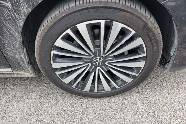 Used Volkswagen Passat 2021 330TSI Luxury Edition Right Front Wheel Hub