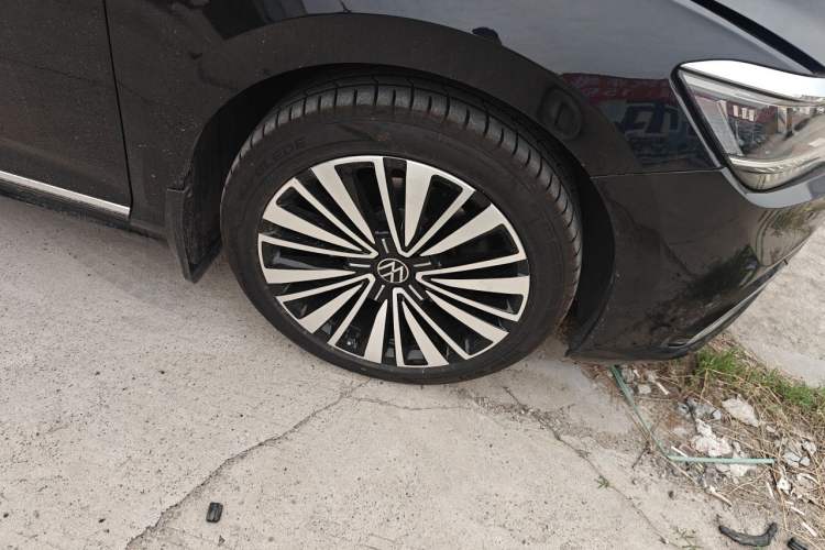 Used Volkswagen Passat 2021 330TSI Luxury Edition Right Front Wheel Hub