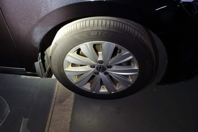 Used Volkswagen Passat 2021 280TSI Elite Edition Right Front Wheel Hub