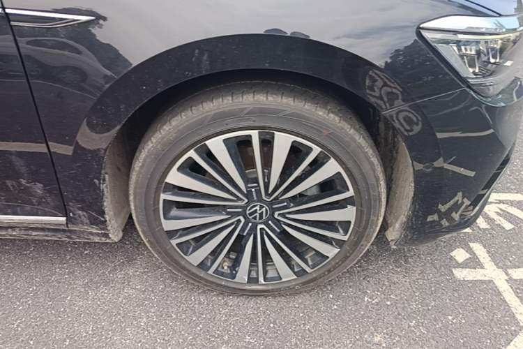 Used Volkswagen Passat 2021 380TSI Flagship Edition Right Front Wheel Hub