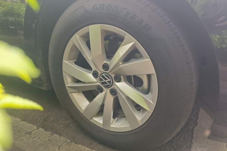 Used Volkswagen Passat 2021 280TSI Business Edition Right Front Wheel Hub