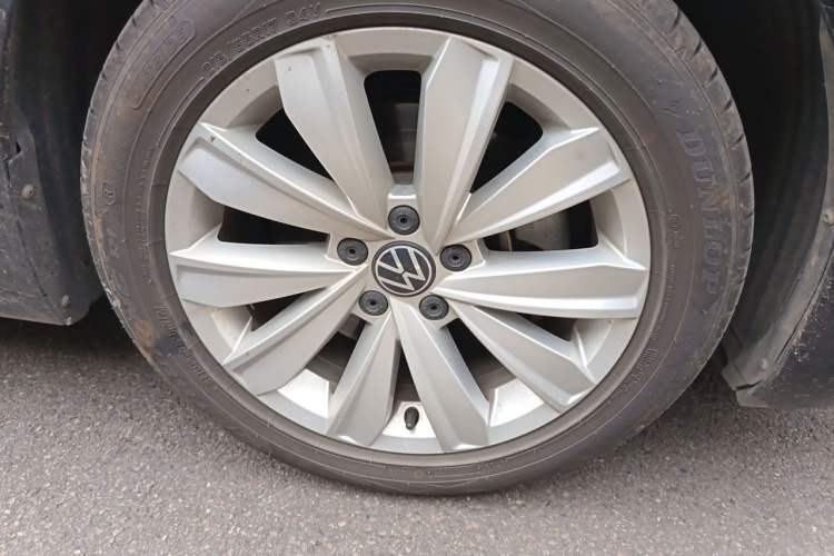 Used Volkswagen Passat 2021 330TSI Elite Edition Right Front Wheel Hub