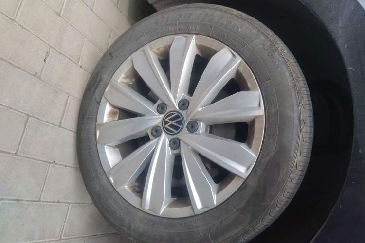 Used Volkswagen Passat 2021 330TSI Elite Edition Right Front Wheel Hub
