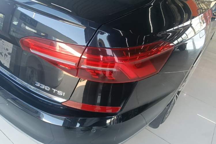Used Volkswagen Passat 2021 330TSI Luxury Edition Right Rear Taillight