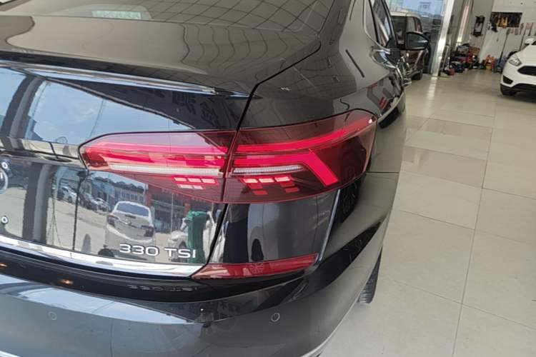 Used Volkswagen Passat 2021 330TSI Luxury Edition Right Rear Taillight
