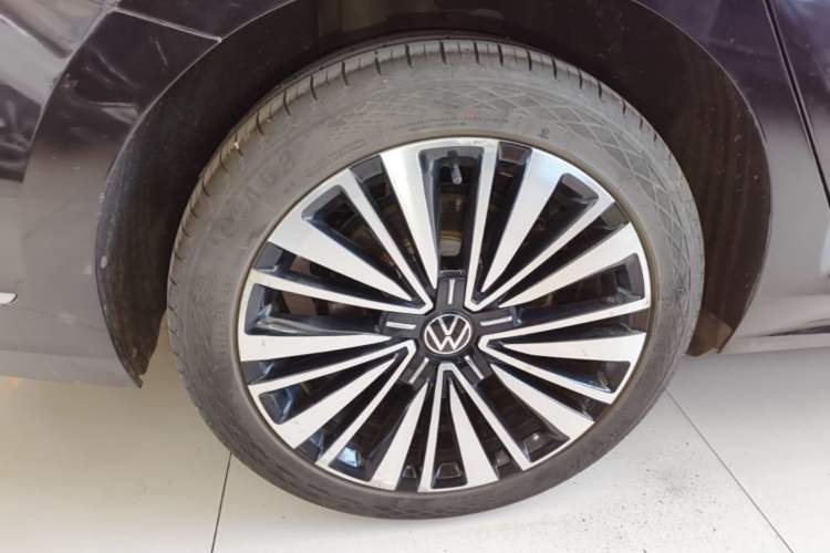 Used Volkswagen Passat 2021 380TSI Luxury Edition Right Rear Wheel Hub