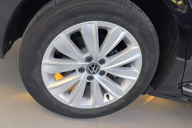 Used Volkswagen Passat 2021 330TSI Elite Edition Right Rear Wheel Hub