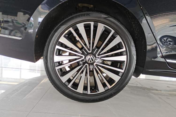 Used Volkswagen Passat 2021 330TSI Luxury Edition Right Rear Wheel Hub