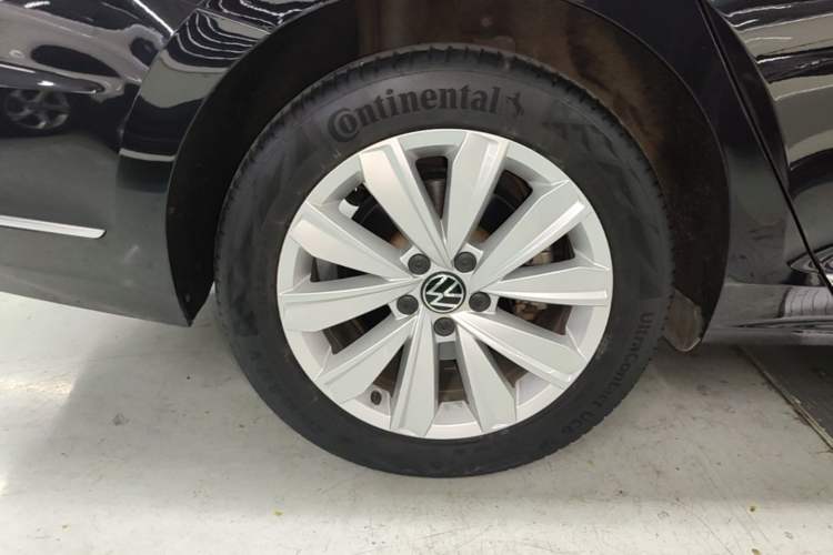 Used Volkswagen Passat 2021 330TSI Elite Edition Right Rear Wheel Hub