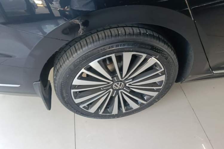 Used Volkswagen Passat 2021 330TSI Luxury Edition Right Rear Wheel Hub