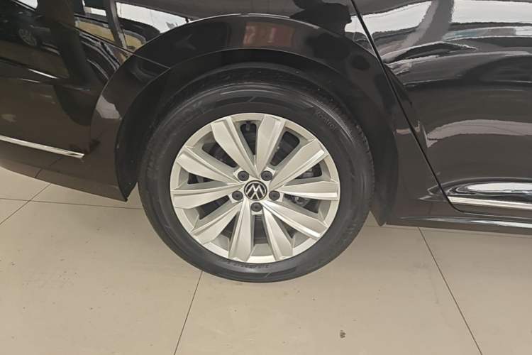 Used Volkswagen Passat 2021 330TSI Elite Edition Right Rear Wheel Hub