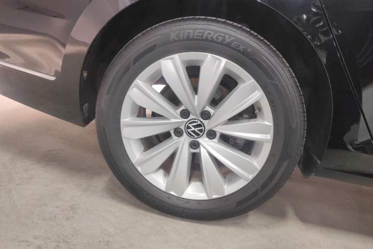 Used Volkswagen Passat 2021 280TSI Elite Edition Right Rear Wheel Hub