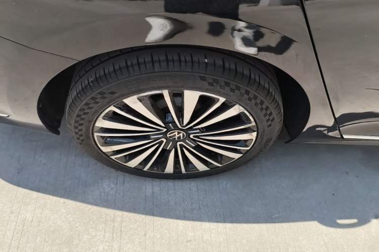 Used Volkswagen Passat 2021 330TSI Luxury Edition Right Rear Wheel Hub