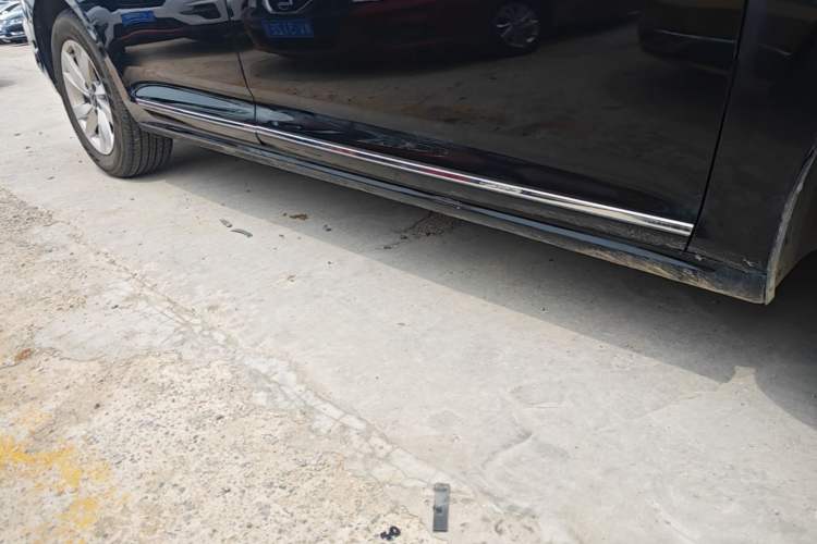 Used Volkswagen Passat 2021 280TSI Business Edition Right Side Sill