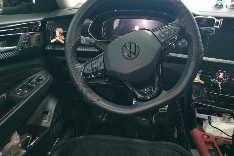 Used Volkswagen Passat 2021 330TSI Luxury Edition Steering Wheel