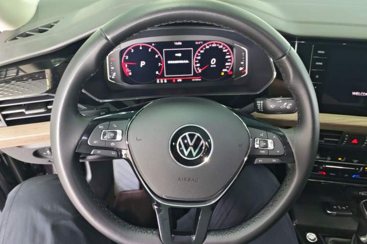 Used Volkswagen Passat 2021 330TSI Luxury Edition Steering Wheel