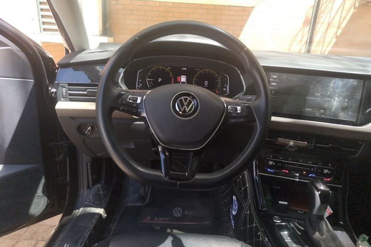 Used Volkswagen Passat 2021 380TSI Luxury Edition Steering Wheel
