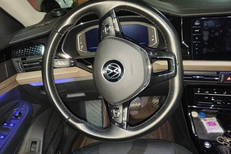 Used Volkswagen Passat 2021 330TSI Luxury Edition Steering Wheel