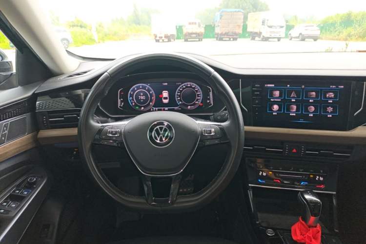 Used Volkswagen Passat 2021 330TSI Luxury Edition Steering Wheel