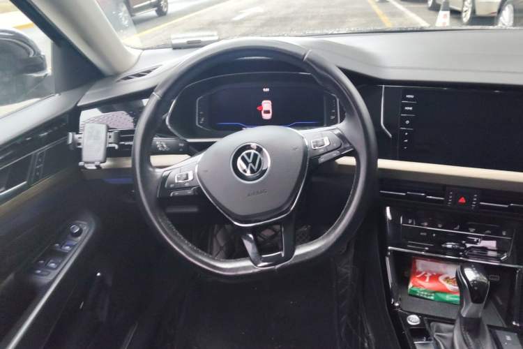 Used Volkswagen Passat 2021 330TSI Luxury Edition Steering Wheel