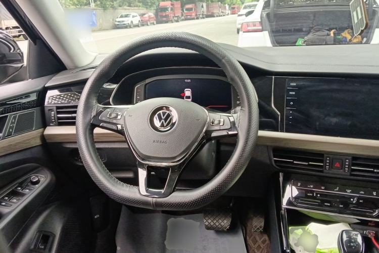 Used Volkswagen Passat 2021 330TSI Luxury Edition Steering Wheel
