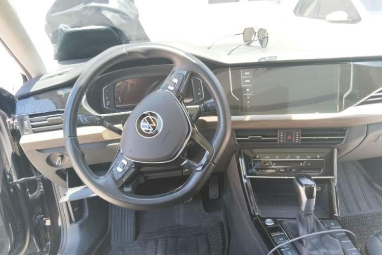 Used Volkswagen Passat 2021 330TSI Luxury Edition Steering Wheel