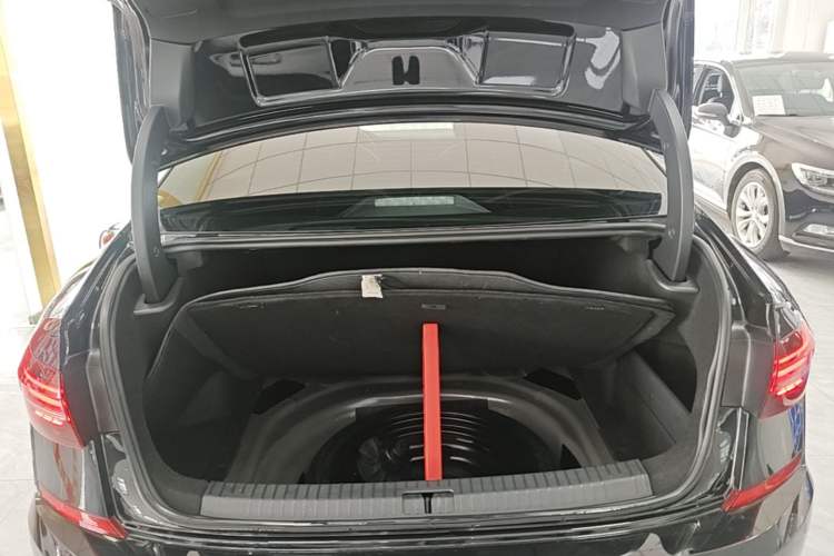 Used Volkswagen Passat 2021 330TSI Luxury Edition Trunk
