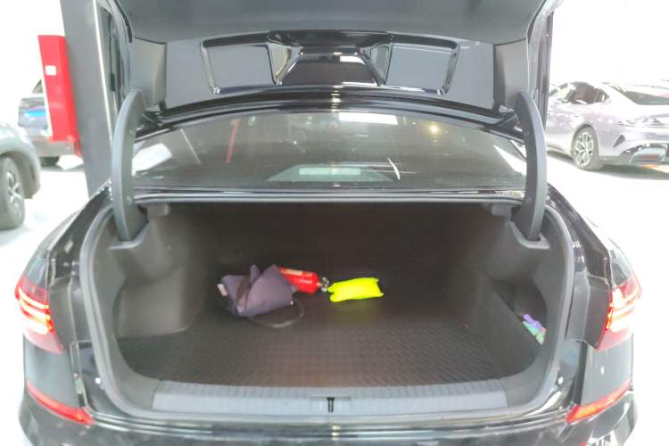 Used Volkswagen Passat 2021 330TSI Elite Edition Trunk