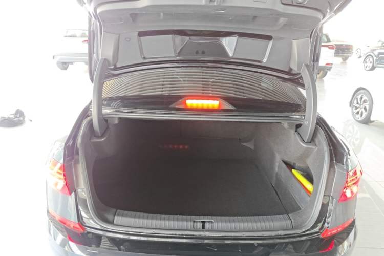 Used Volkswagen Passat 2021 330TSI Luxury Edition Trunk