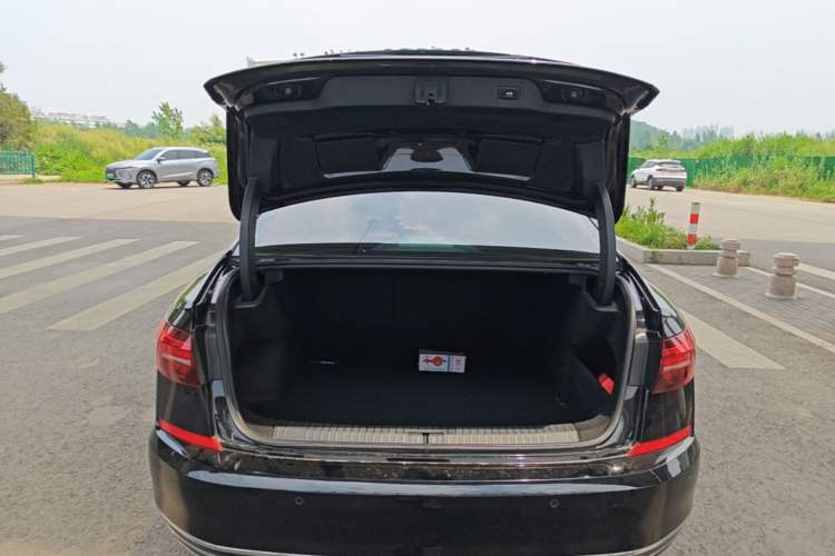 Used Volkswagen Passat 2021 330TSI Luxury Edition Trunk