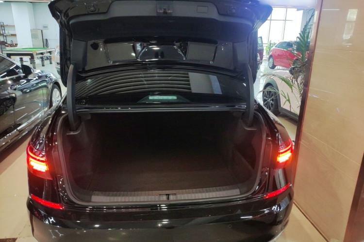 Used Volkswagen Passat 2021 330TSI Luxury Edition Trunk