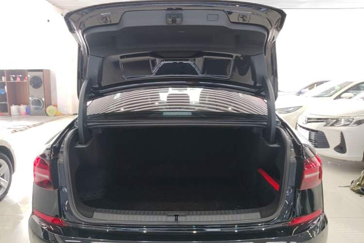 Used Volkswagen Passat 2021 280TSI Business Edition Trunk