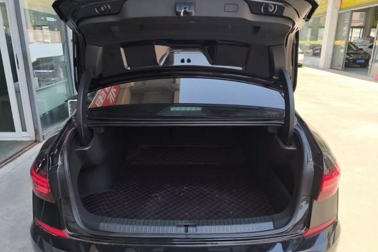 Used Volkswagen Passat 2021 330TSI Luxury Edition Trunk