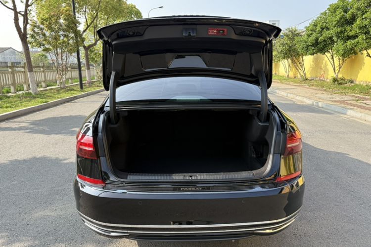Used Volkswagen Passat 2021 330TSI Luxury Edition Trunk