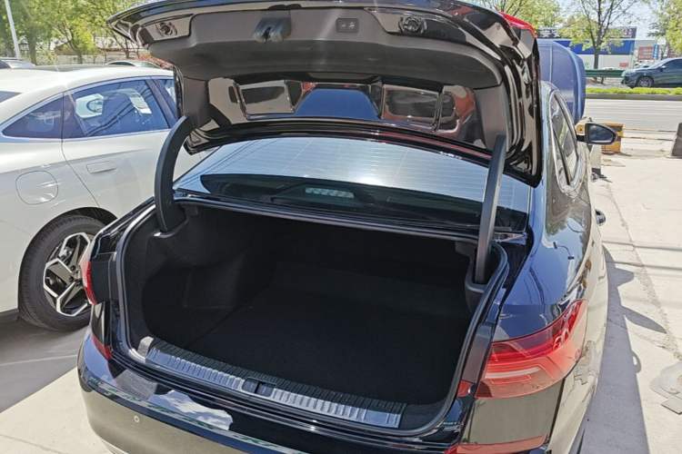 Used Volkswagen Passat 2021 330TSI Luxury Edition Trunk
