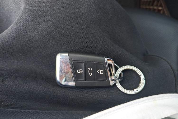 Used Volkswagen Passat 2021 330TSI Luxury Edition Vehicle Key