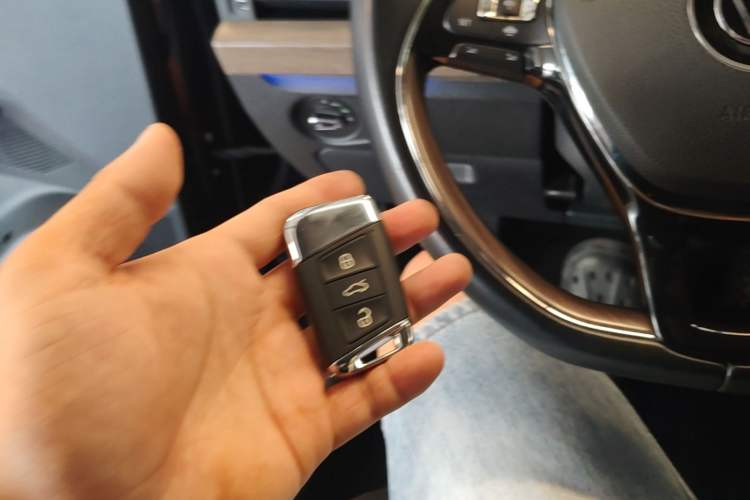 Used Volkswagen Passat 2021 330TSI Luxury Edition Vehicle Key