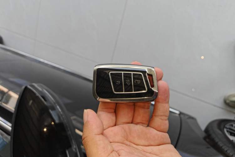 Used Volkswagen Passat 2021 330TSI Luxury Edition Vehicle Key