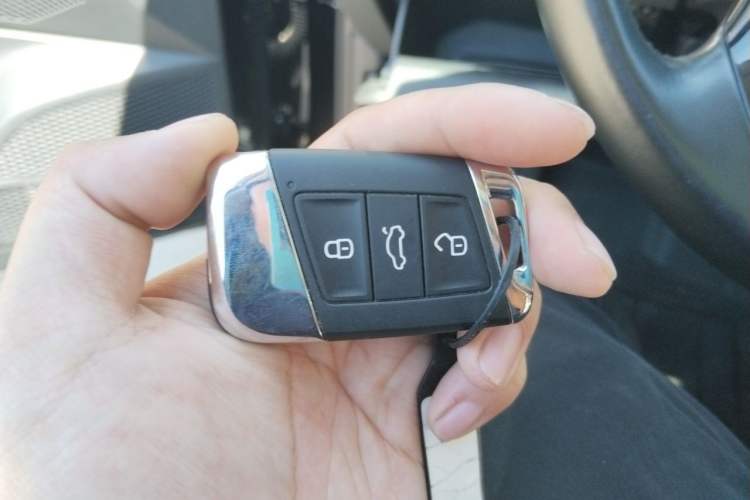 Used Volkswagen Passat 2021 330TSI Luxury Edition Vehicle Key