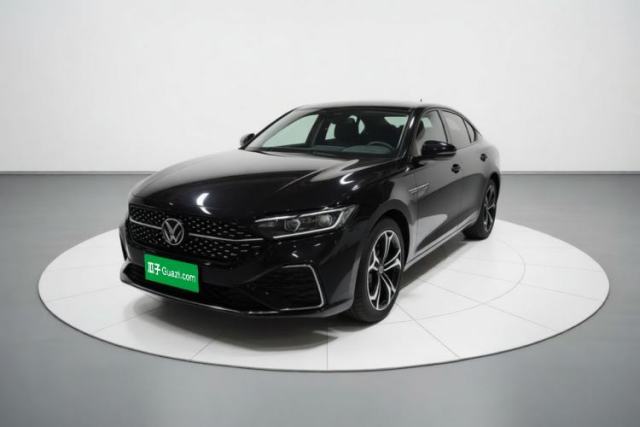 Ojetý Volkswagen Passat 2022 330TSI Starry Luxury Edition