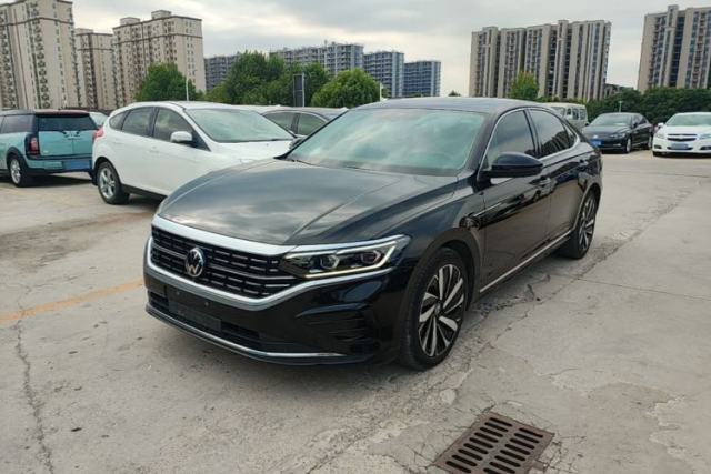 Ojetý Volkswagen Passat 2022 330TSI Luxury Edition