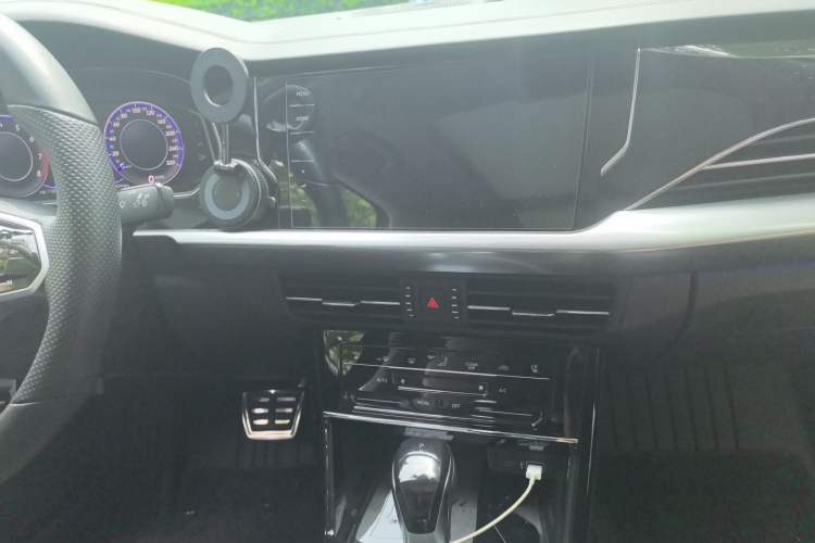 Used Volkswagen Passat 2022 330TSI Starry Luxury Edition Audio And AC Panel