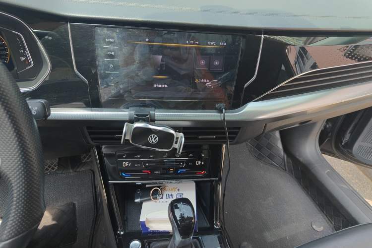 Used Volkswagen Passat 2022 330TSI Starry Elite Edition Audio And AC Panel